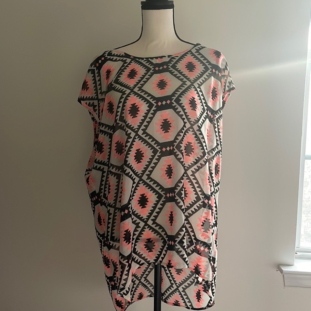 Plus size printed hi-lo chiffon top